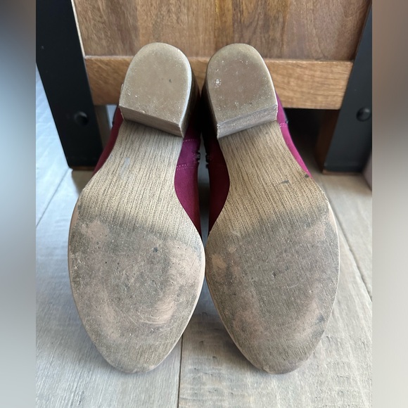 Adorable suede ankle boot size 10 burgundy/maroon color EUC - Picture 5 of 5